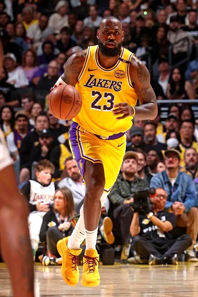 开云娱乐-詹姆斯连续七场比赛得分超过出色防守，瑞士队挑战极限！-开云娱乐